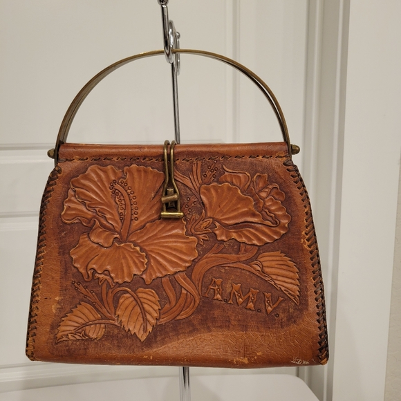 Handbags - VINTAGE LEATHER HAND TOOLED PURSE WITH SUEDE INTERIOR. BRASS HARDWARE